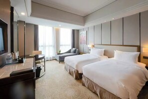 In-room safe, desk, laptop workspace, blackout curtains - Grand Skylight Hotel Shanghai Songjiang  (Shanghai)