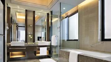 Executive Suite, Non Smoking | Bathroom | Separate bathtub and shower, free toiletries, hair dryer, slippers