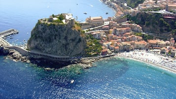 Una spiaggia nelle vicinanze