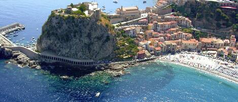 بالقرب من الشاطئ