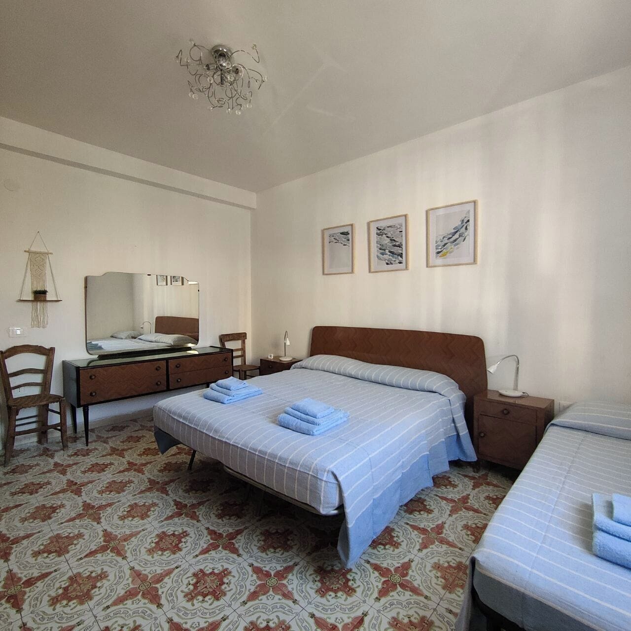 2 bedrooms, iron/ironing board, bed sheets