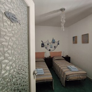 2 bedrooms, iron/ironing board, bed sheets - Grandma Maria's House - The whole house for you (Scilla)