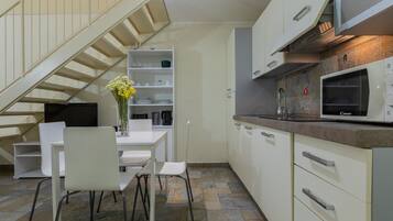 Kühlschrank, Mikrowelle, Geschirrspüler