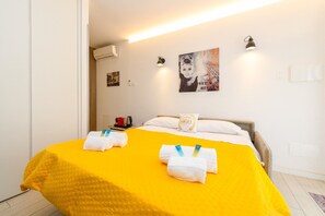 1 bedroom, iron/ironing board, free WiFi, bed sheets - Sporting A12 by Wonderful Italy (Sirmione)