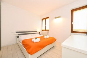 1 bedroom, iron/ironing board, free WiFi, bed sheets - Sporting A12 by Wonderful Italy (Sirmione)