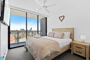 Room - Panoramic View 3 Bedroom with Great Facilities (Surfers Paradise)