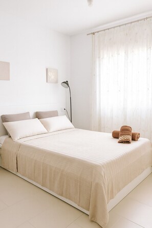 4 bedrooms, iron/ironing board, travel cot, free WiFi