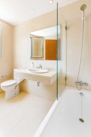 Shower, hair dryer, towels, soap - Can Angélica , swimming pool, free wifi, beach, air conditioning, barbecue.. (can picafort)