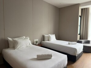 Deluxe Twin Room | Iron/ironing board - ROXY HOTEL & APARTMENT LAWAS (Lawas)