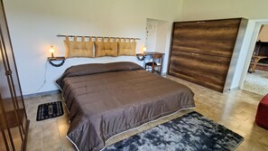 1 slaapkamer, een bureau, wifi, beddengoed