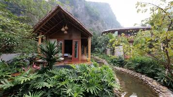 Junior-huvila, vuoristonäköala | Ulkopuoli