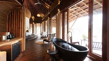 Grand-villa - 1 soveværelse - bjergudsigt | Badeværelse | Hårtørrer, hjemmesko, håndklæder, Sæbe