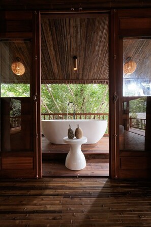 Vila superluxo, vista para a montanha | Banheiro | Secador de cabelo, chinelos, toalhas de banho, sabonete