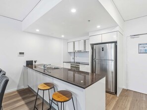 Private kitchen - Sierra Grand 3-Bedroom Apartment (Broadbeach)