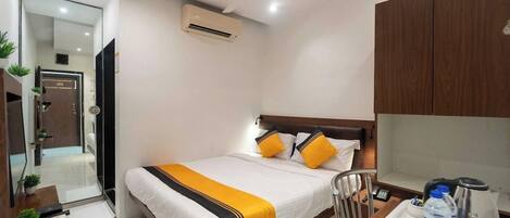 Desk, laptop workspace, free WiFi