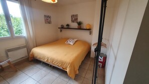 2 bedrooms, iron/ironing board, WiFi, bed sheets - VILLA SOA - Relaxation & Sun in Provence (Gréoux-les-Bains)