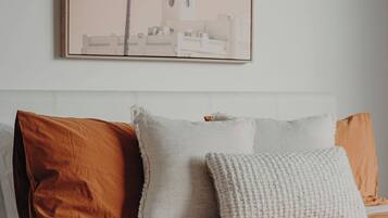 3 bedrooms, desk, iron/ironing board, travel cot