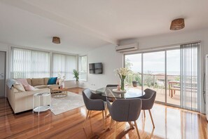 智能電視、書籍