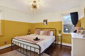 4 bedrooms, travel crib, free WiFi, bed sheets
