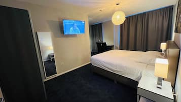 Standard Family Room | Bureau, Wi-Fi gratuit