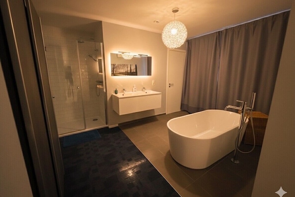 Deluxe Double Room | Bathroom