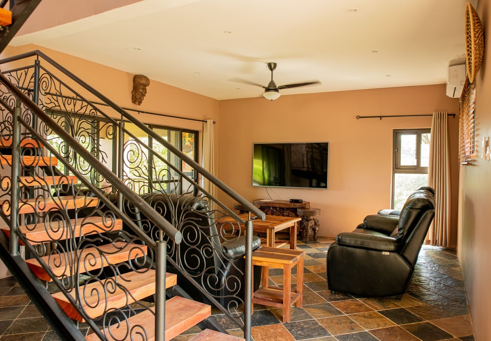 Familievilla, 3 soverom, balkong, elveutsikt | Oppholdsområde