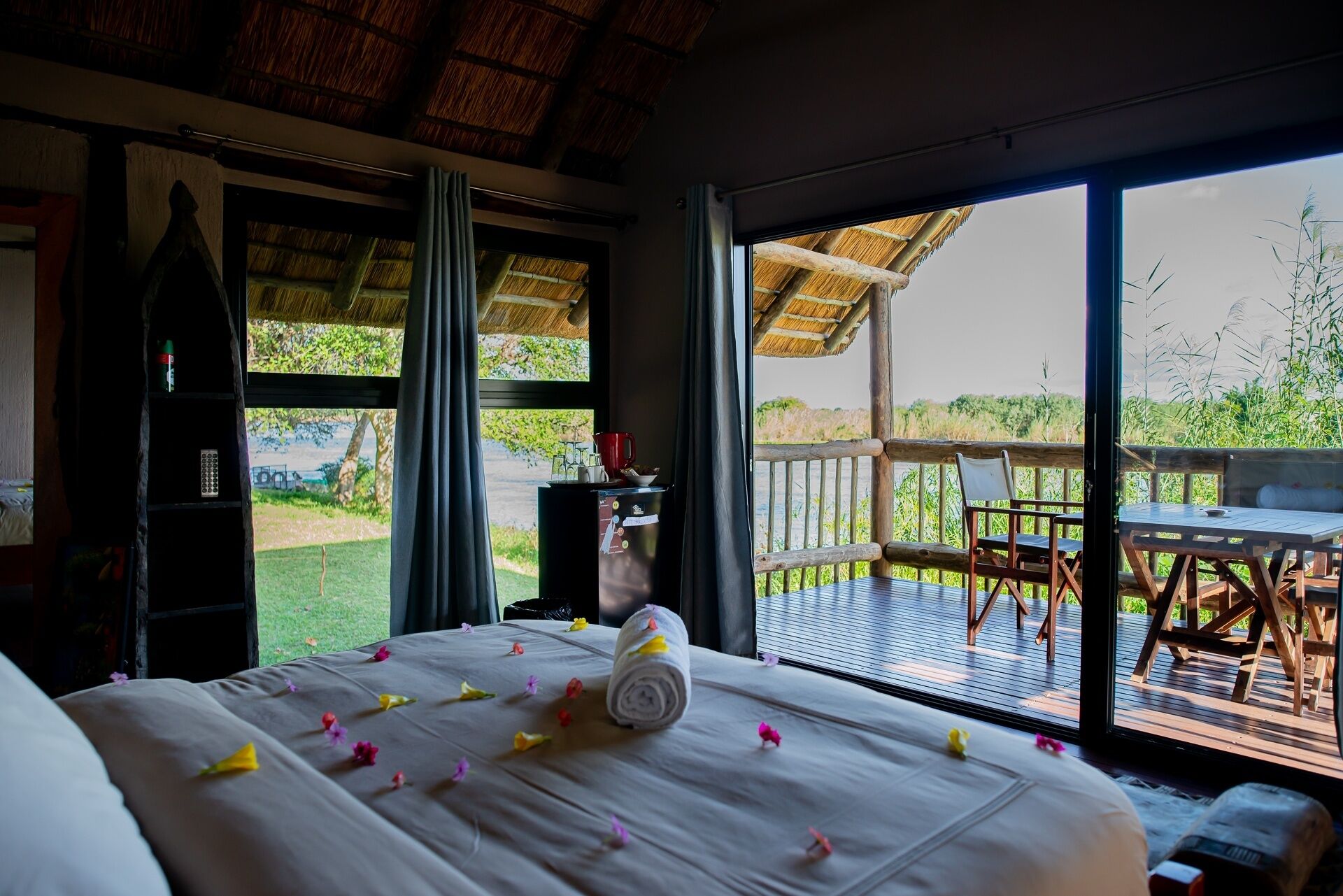 Luksushytte, balkong, elveutsikt | Safe på rommet, strykejern/-brett og wi-fi (inkludert)