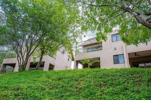 Familievilla, balkong, elveutsikt | Eksteriør