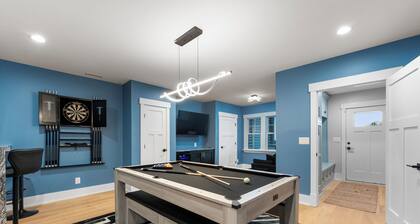 Waterfront Estate + Dock + Pool | Game Room | Sleeps 18 | Southern Belle Estate