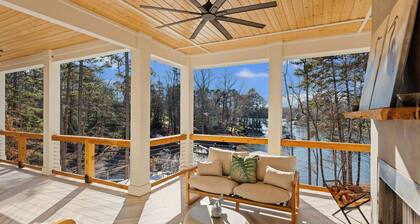 Waterfront Estate + Dock + Pool | Game Room | Sleeps 16 | Southern Belle Estate