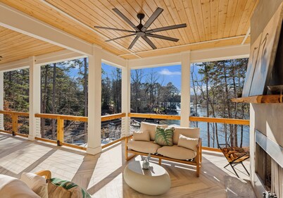 Waterfront Estate + Dock + Pool | Game Room | Sleeps 16 | Southern Belle Estate
