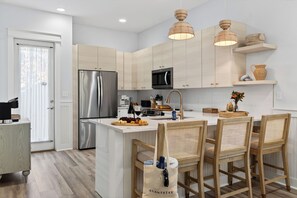 Fridge, microwave, oven, stovetop - Backyard + Golf Cart • Minutes to 30A + Beaches | The Little Blue Beach House (Santa Rosa Beach)