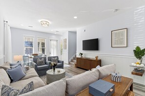 Smart TV - Backyard + Golf Cart • Minutes to 30A + Beaches | The Little Blue Beach House (Santa Rosa Beach)