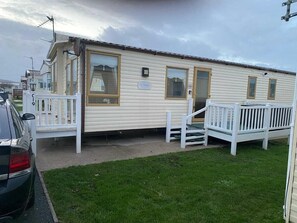 Exterior - Lyons Winkups and Primrose - Holiday Accommodation 20993 (Abergele)