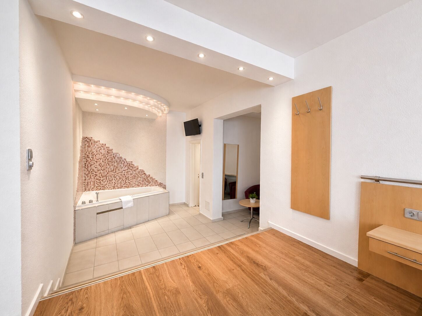 Suite | Zimmersafe, kostenloses WLAN, Bettwäsche