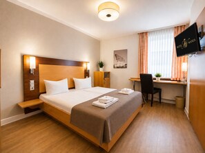 Standard Double Room | Peti besi dalam bilik, Wi-fi percuma, cadar katil 