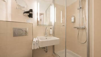 HÄrtork, handdukar, tvÄl och schampo