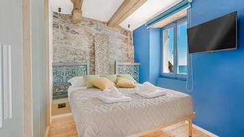 1 bedroom, iron/ironing board