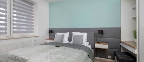 Schreibtisch, BĂŒgeleisen/BĂŒgelbrett, Reisekinderbett, WLAN