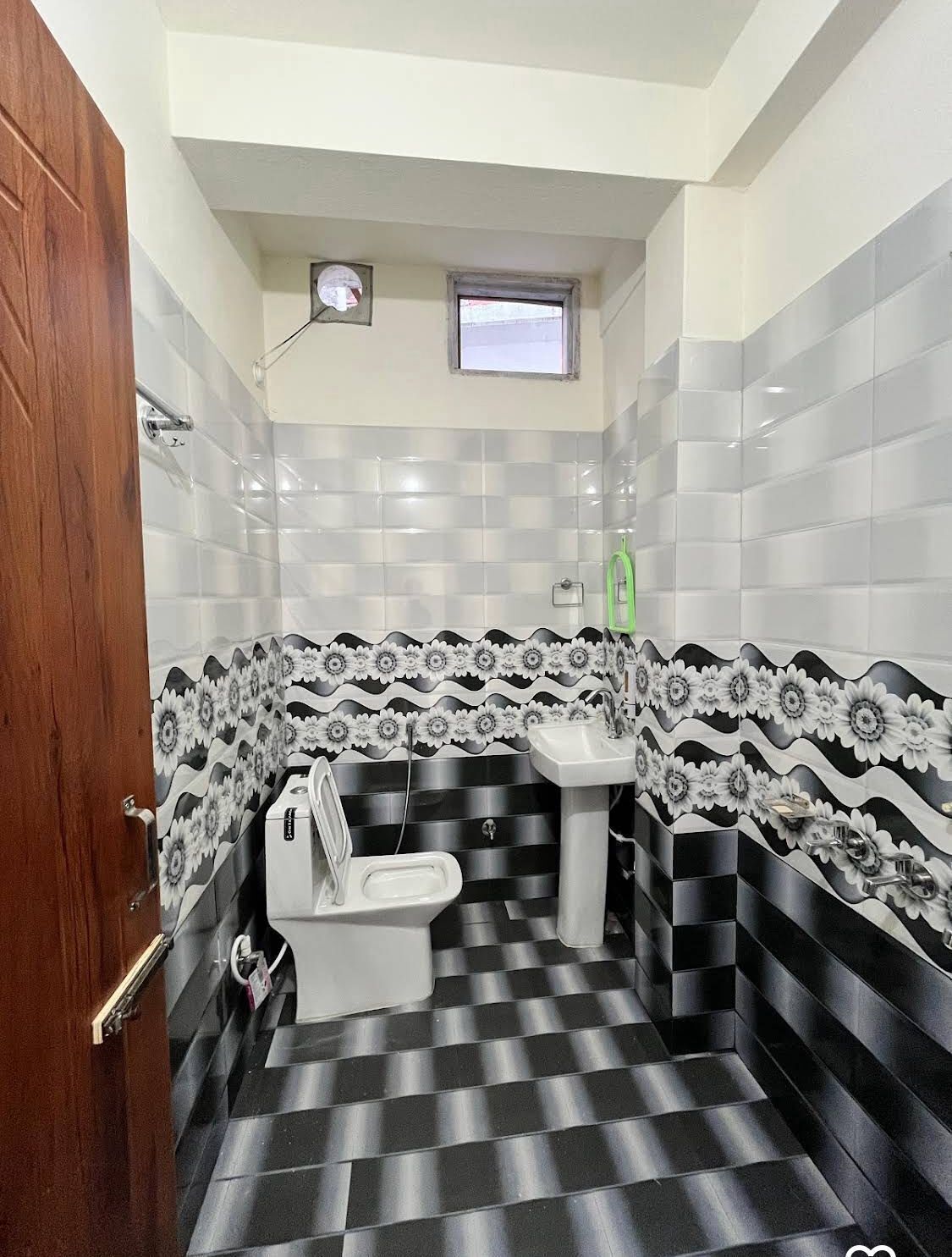 Deluxe Double or Twin Room, Balcony, Mountain View | Bathroom | Shower, free toiletries, towels, soap