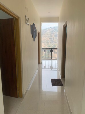 Living area - Hotel Maitri (Dhanaulti)
