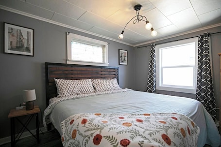 Iron/ironing board, travel crib, free WiFi, bed sheets. Located in the heart of the Rose Park neighborhood, this property offers a premier mix of local convenience and "Griz Country" charm. Perfect for university visitors or outdoor enthusiasts, just minutes away from downtown and the University.