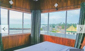 書桌、筆電工作空間、免費無線上網