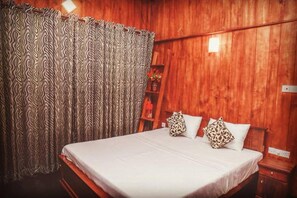 Classic Triple Room, Ocean View | Desk, laptop workspace, free WiFi - Hikka Ocean Resort (Hikkaduwa)