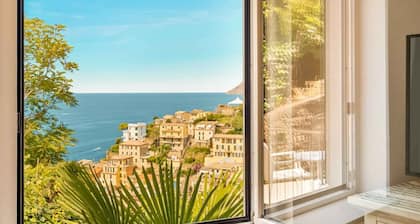 Le Onde di Rio – Live the True Ligurian Experience from the Heights of RiomaggioreImagine waking up, opening the living room windows, and letting yourself be embraced by the light of the sea. From the living room of Le Onde di Rio, the view opens onto