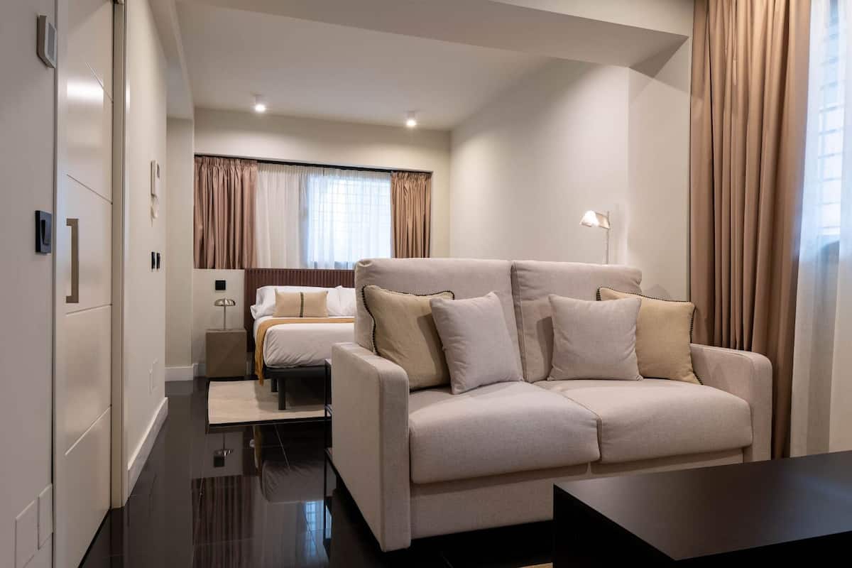 Blackout curtains, iron/ironing board, free WiFi