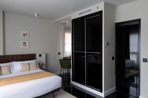 Cortinas blackout, tabla de planchar con plancha y wifi gratis 