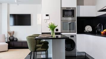 Huoneisto | Yksityinen keittiö | Jääkaappi, uuni, liesi, keittoastiat/astiat/ruokailuvälineet