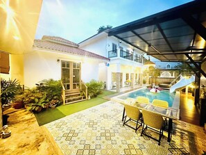 Outdoor pool - Chawee Pool Villa (Cha-am, Cha-am District)