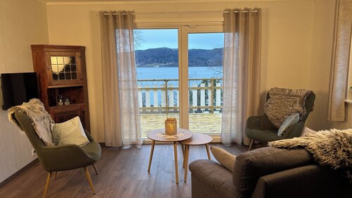 The Yellow House - Where sea, mountains and silence meet in Northern Norway